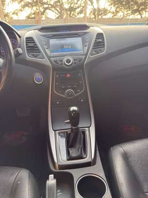 Hyundai Elantra LIMITED image 2