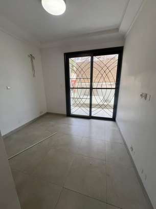 Appartement F4 à louer au Point E image 3