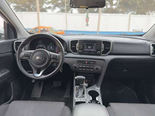 KIA SPORTAGE image 6