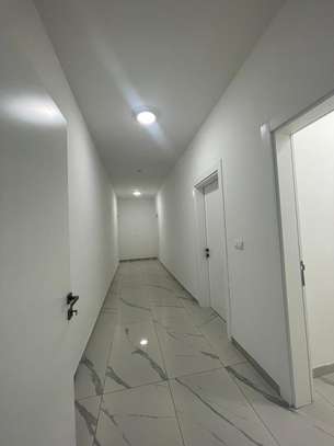F4 Haut standing de 245 M² à louer au point e image 9