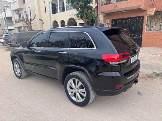 Jeep grand Cherokee image 6