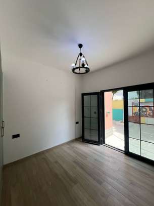 Villa Basse à louer au point E image 9
