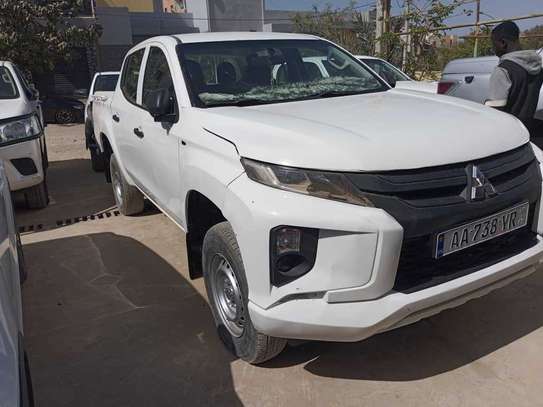 MITSUBISHI L 200  2024 image 1