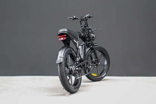 Vélo hybride électrique : mi-vélo, mi-scooter, 100 % fun ! image 11