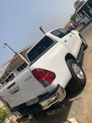 Toyota hilux 2018 image 2