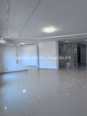Appartement f4 avec vue/ mer sur la corniche des mamelles image 3