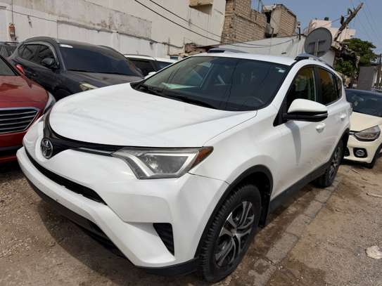 Toyota RAV4 2017 image 2