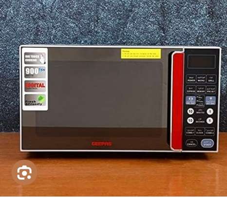 Geepas micro-ondes 900W noir et rouge digital image 2