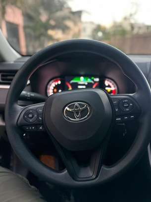 Toyota rav 4 2023 image 2