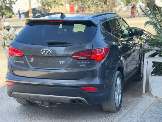 Hyundai SANTAFE image 12