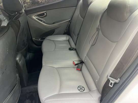 Hyundai Elantra Limited image 2