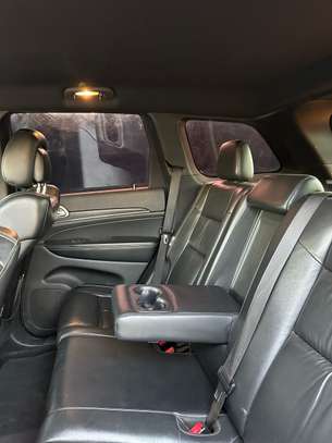 Jeep grand Cherokee image 6