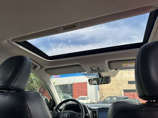 Toyota RAV4 2018 image 6