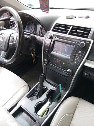TOYOTA CAMRY SE image 2