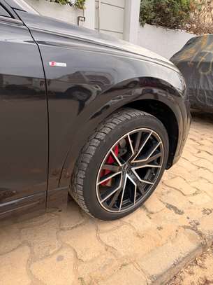 Audi Q8 2019 image 11