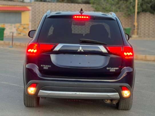 Mitsubishi Outlander 2017 7 places 4 cylindres image 6