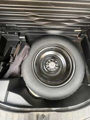 TOYOTA RAV4 XLE image 15