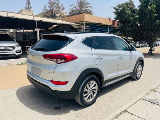 HYUNDAI TUCSON 2018 image 4