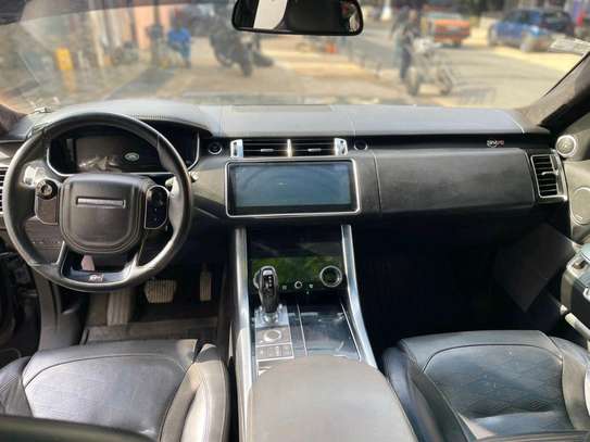 Range Rover image 9