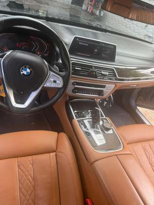 BMW série7 Année 2021 Grand écran tactile avec CarPlay image 3
