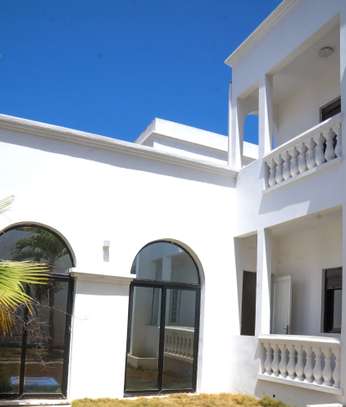 Villa 4 Chambres à Louer – Almadies, Résidence Sécurisée image 1