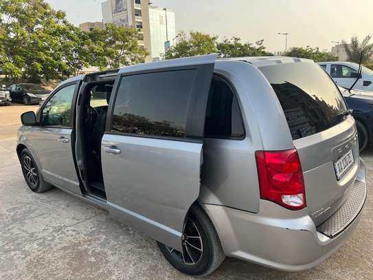 Dodge caravane 2018 location image 12