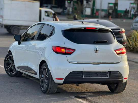 RENAULT CLIO 5 2019 image 4