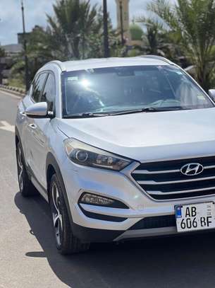 Hyudai tukson 2017 essence 1’6 venant  toute neuves image 1