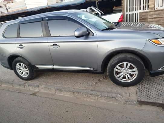 Mitsubishi Outlander image 2