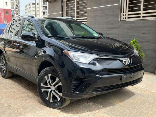Toyota Rav 4 LE 2016 image 2