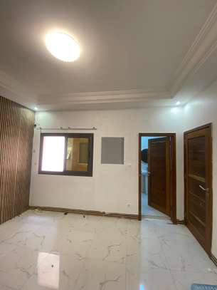 Belle Chambre salle de bain avec spot lumière image 8