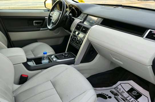 Land Rover Discovery Sport 2017 image 3