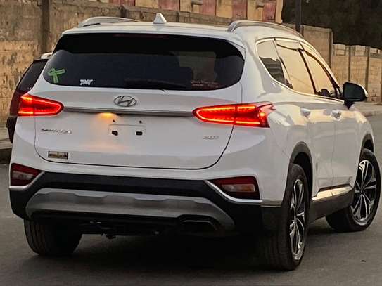 Hyundai Santa Fe Limited 2019 image 10