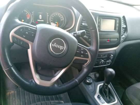 Jeep Cherokee image 9