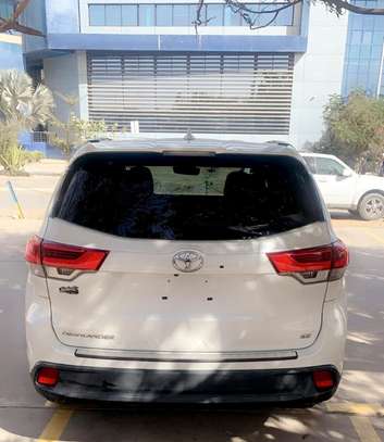 Toyota Highlander limited 7 places image 5