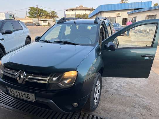 Renault Duster SUV compact noir robuste image 2