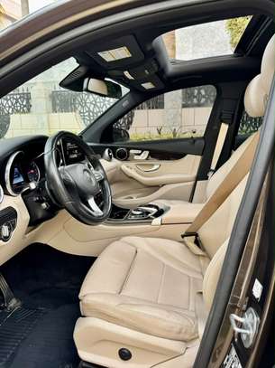Mercedes GlC 300 image 6