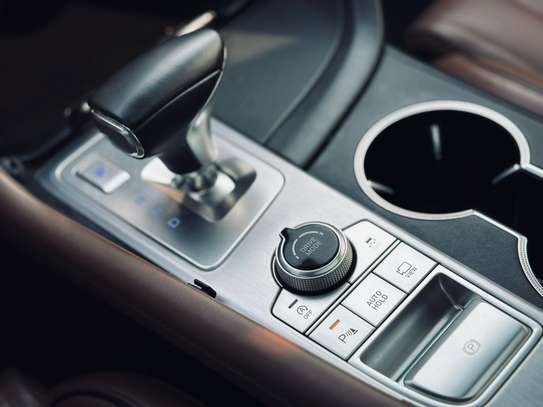 Hyundai Genesis 2018 image 4