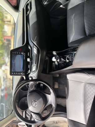 TOYOTA C-HR ANNÉE 2020 image 7