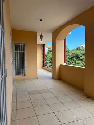 Grande villa aux Almadies pour habitation ou bureaux image 12