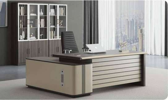 TABLE DE BUREAU KT905–18 image 1