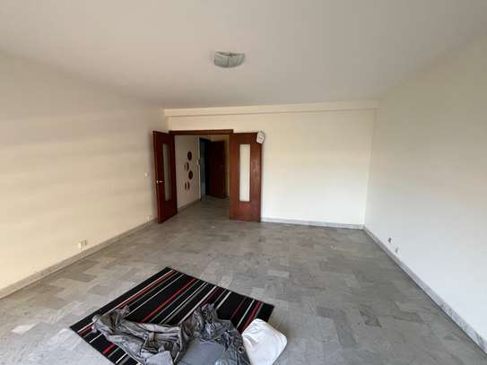 Studio à louer à dakar plateau, centre ville image 5