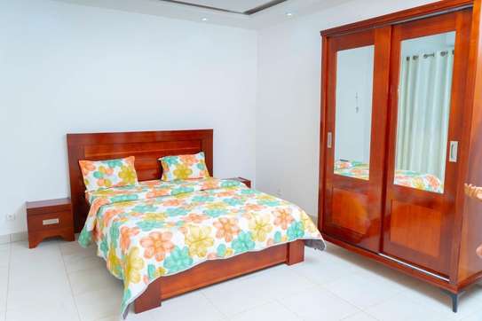 Lit 2 places armoire et matelas image 3