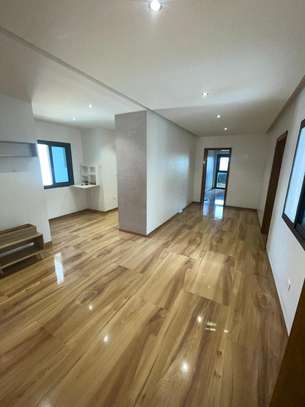 Tres bel appartement de 4 chambres salon a louer aux mamelle image 4