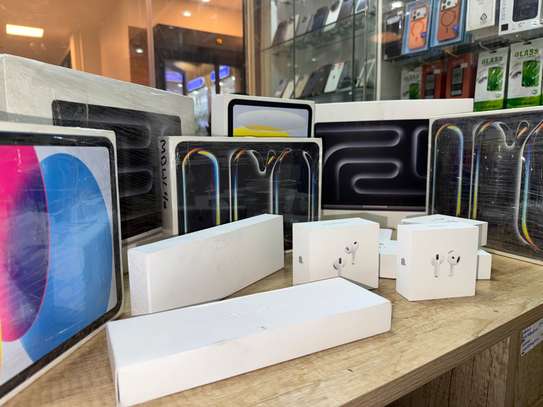 Macbook Pro M5 1To Ram16 - Ipad Pro M5 - Ipad 11e Cellulaire image 2