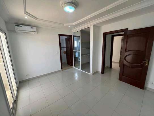 Très bel appartement corniche almadies image 7