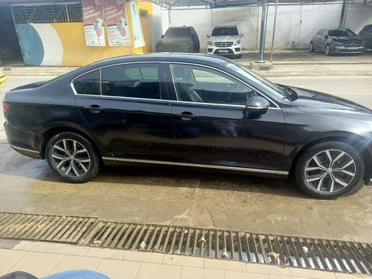 Volkswagen Passat Berline Noir confort et performance image 3
