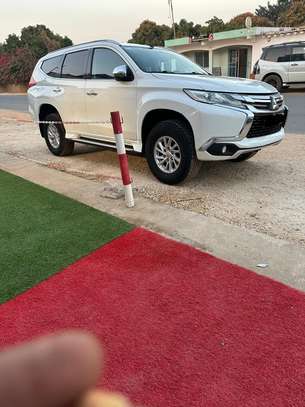Mitsubishi Pagero Sport 2018 image 1