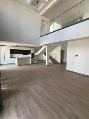 Duplex F6 de grand standing à louer à Sicap Foire image 1