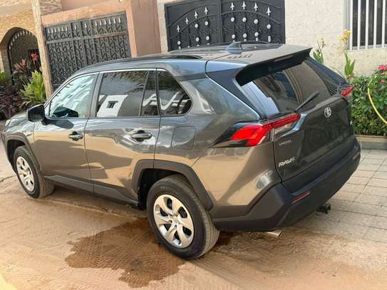 toyota rav 4 2020 image 10